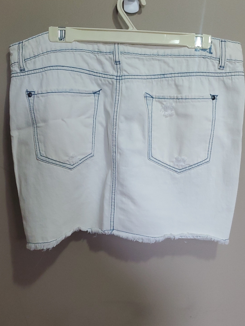 Lei White Distressed Denim Skirt Size 13 - Picture 4 of 7